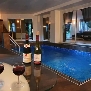 ** Bed & Breakfast Au Bois De Massier - D'hotes Frankrijk